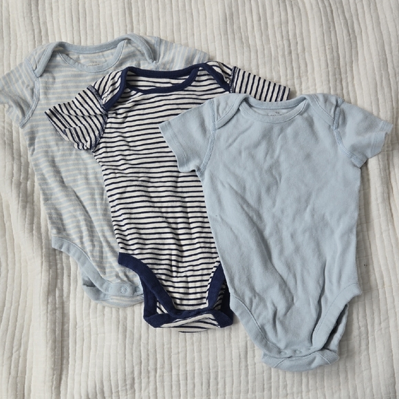 Hanna Andersson Light Blue and Navy Striped Bodysuit Set - Picture 1 of 2